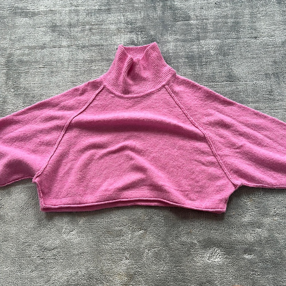 UO - Pink Cropped Mock Neck